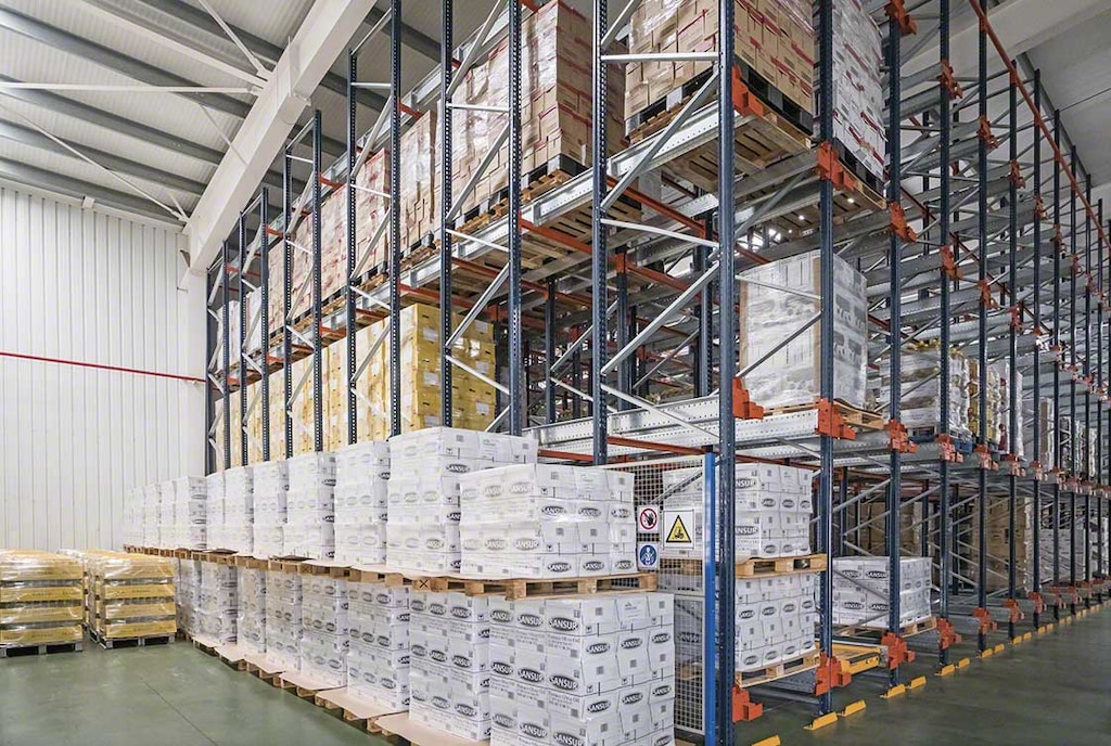 Estanterías compactas y Pallet Shuttle fue la solución para el almacén de Aceites Toledo Estanterías compactas y Pallet Shuttle fue la solución para el almacén de Aceites Toledo
