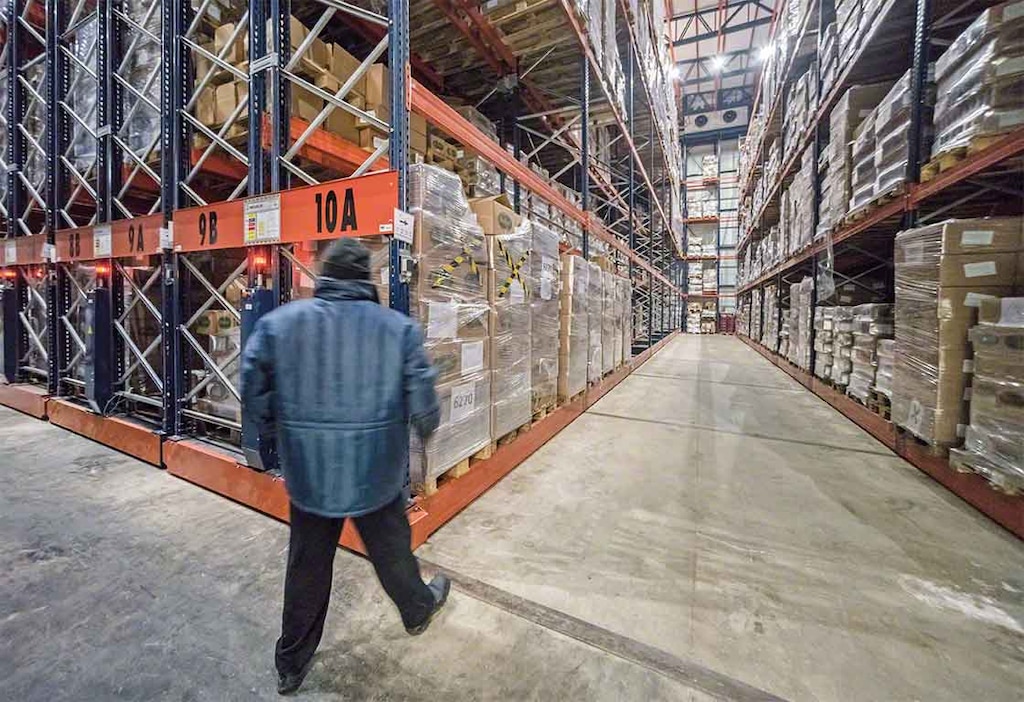 Las estanterías móviles son una opción muy utilizada en los almacenes dedicados a la logística del frío Las estanterías móviles son una opción muy utilizada en los almacenes dedicados a la logística del frío