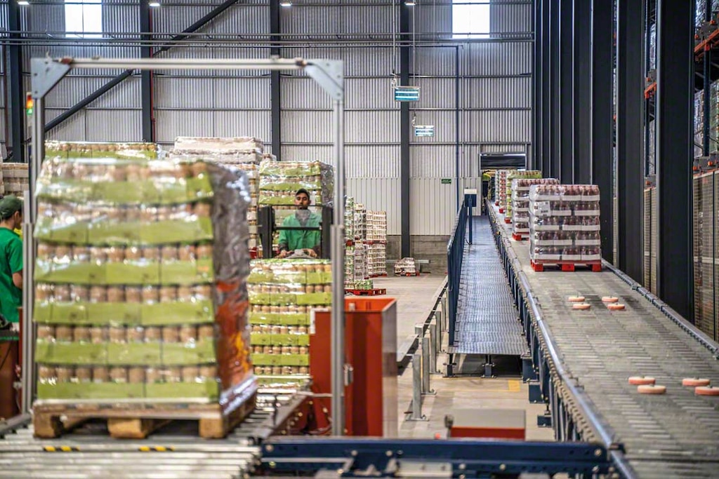 La logística integral conecta los procesos de la cadena de suministro, desde el almacén hasta las líneas de producción