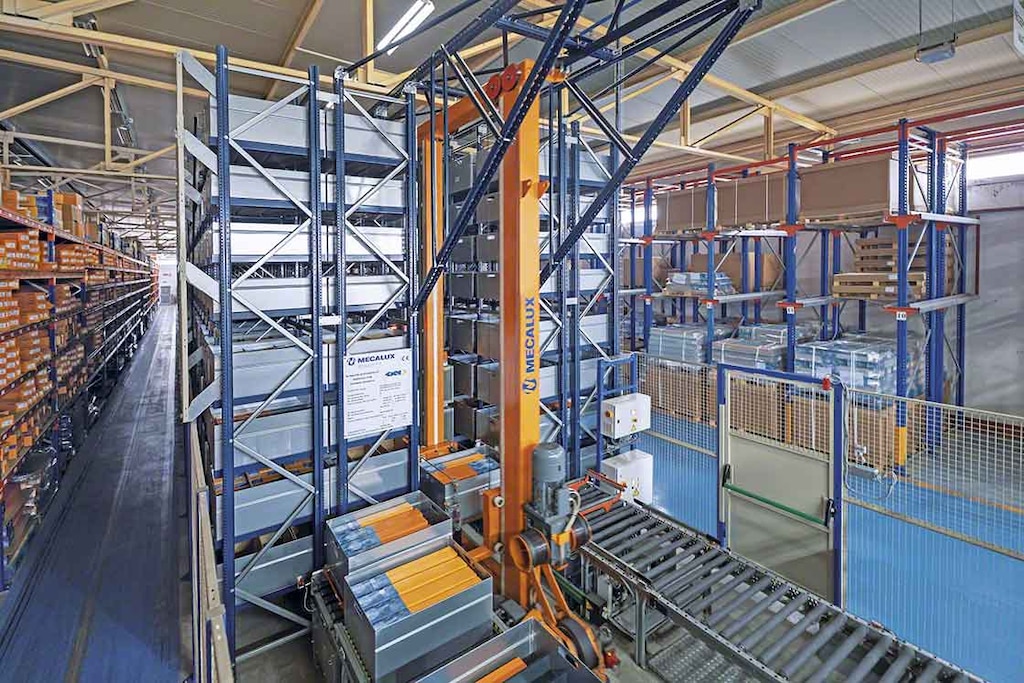 GKN Driveline cuenta con dos almacenes automáticos de cajas para la gestión de inventario de producción y de distribución GKN Driveline cuenta con dos almacenes automáticos de cajas para la gestión de inventario de producción y de distribución