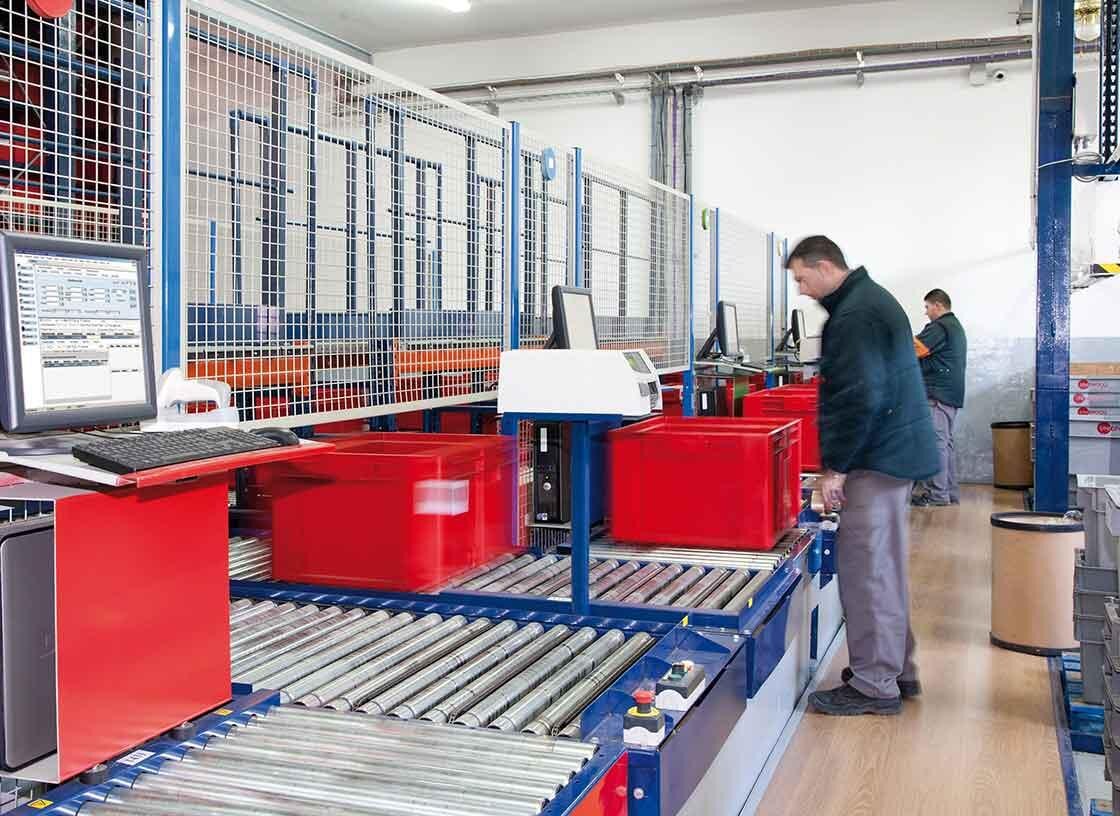 Los WMS facilitan la monitorización de métricas y el control del almacén
