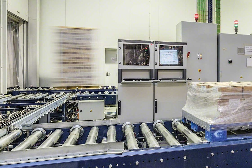 El WMS posibilita el control automático de entradas y salidas en el almacén El WMS posibilita el control automático de entradas y salidas en el almacén