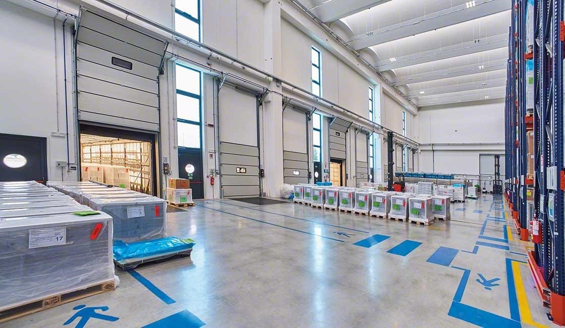 Zona de recepción de mercadería en un almacén