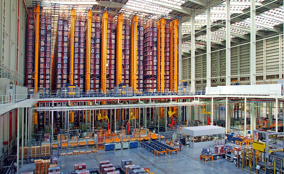 El almacén de Venis tiene unas dimensiones de 160 m de longitud y 31 m de altura. En total, la capacidad de almacenaje obtenida es de 65.320 palets