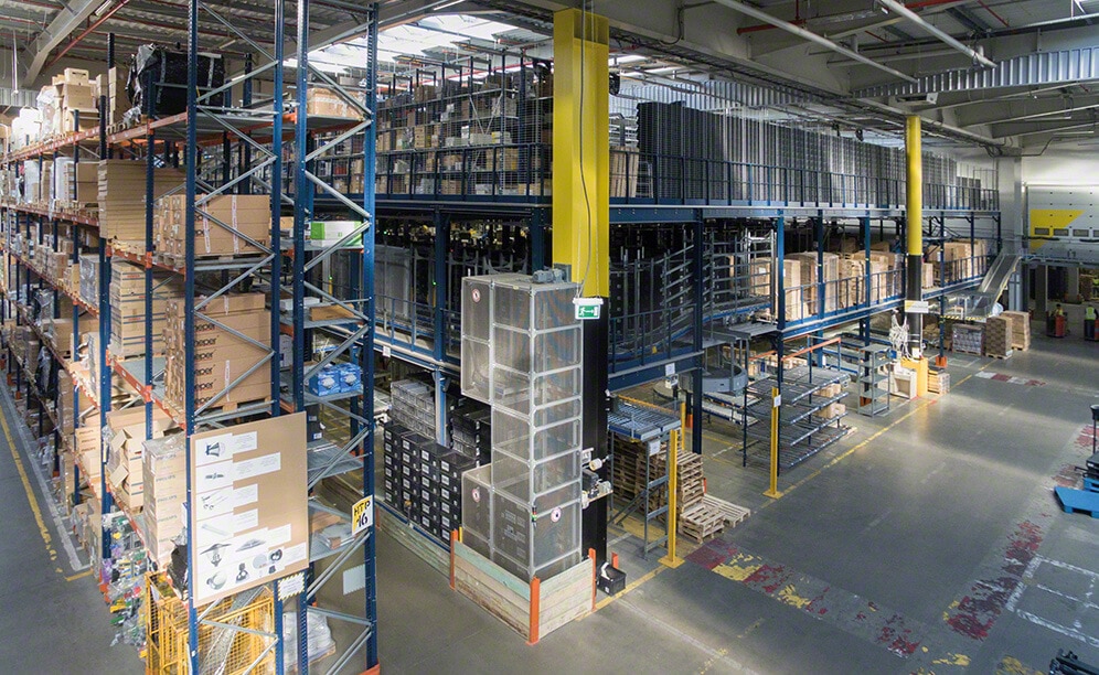 Con capacidad para 35.000 paletas, el centro logístico del operador y distribuidor 3LP se convierte en uno de los más grandes y eficientes de Polonia Con capacidad para 35.000 paletas, el centro logístico del operador y distribuidor 3LP se convierte en uno de los más grandes y eficientes de Polonia
