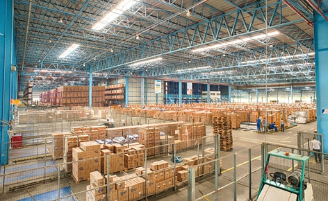 La empresa brasileña Ypê mejora su productividad gracias a un gran almacén automático con una amplia zona de preparación de pedidos