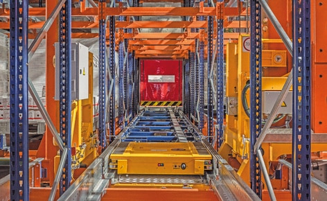 El Pallet Shuttle automático utiliza un transelevador como equipo de transporte El Pallet Shuttle automático utiliza un transelevador como equipo de transporte