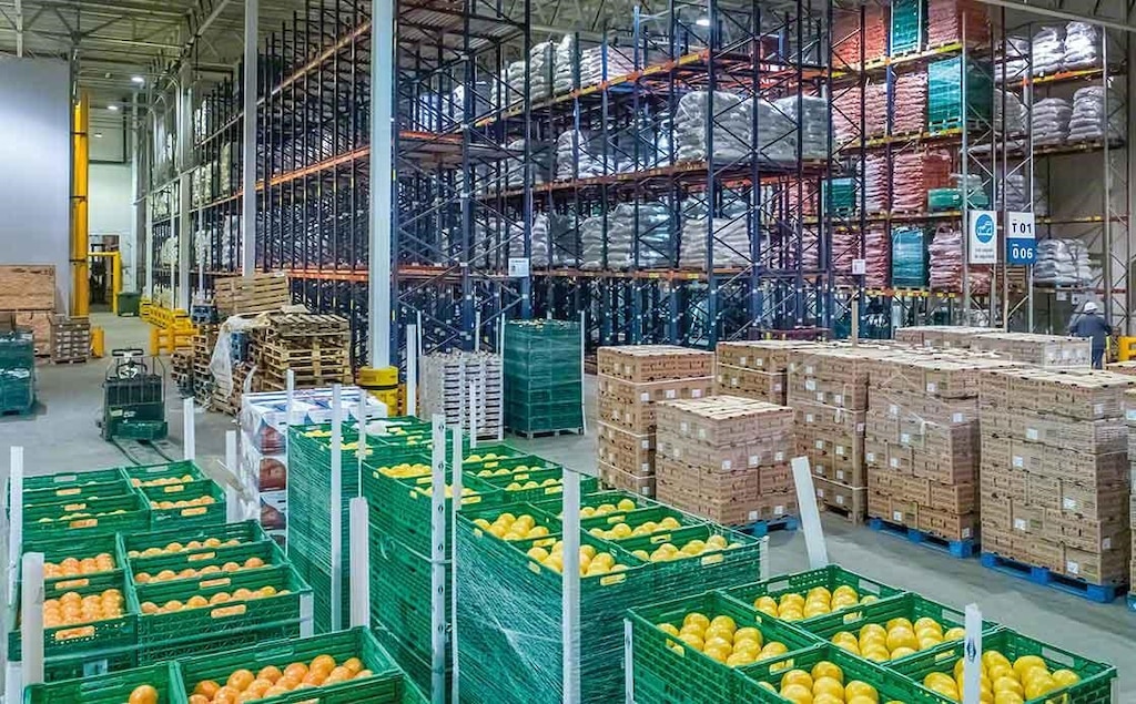 Almacén de fruta fresca, para cuya correcta conservación es preciso evitar romper la cadena de frío. Almacén de fruta fresca, para cuya correcta conservación es preciso evitar romper la cadena de frío.