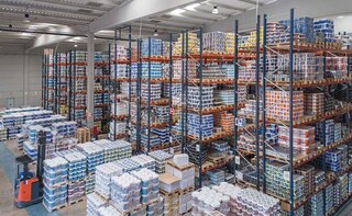 Industrial cleaning is essential for the proper operation and organization of the warehouse Industrial cleaning is essential for the proper operation and organization of the warehouse