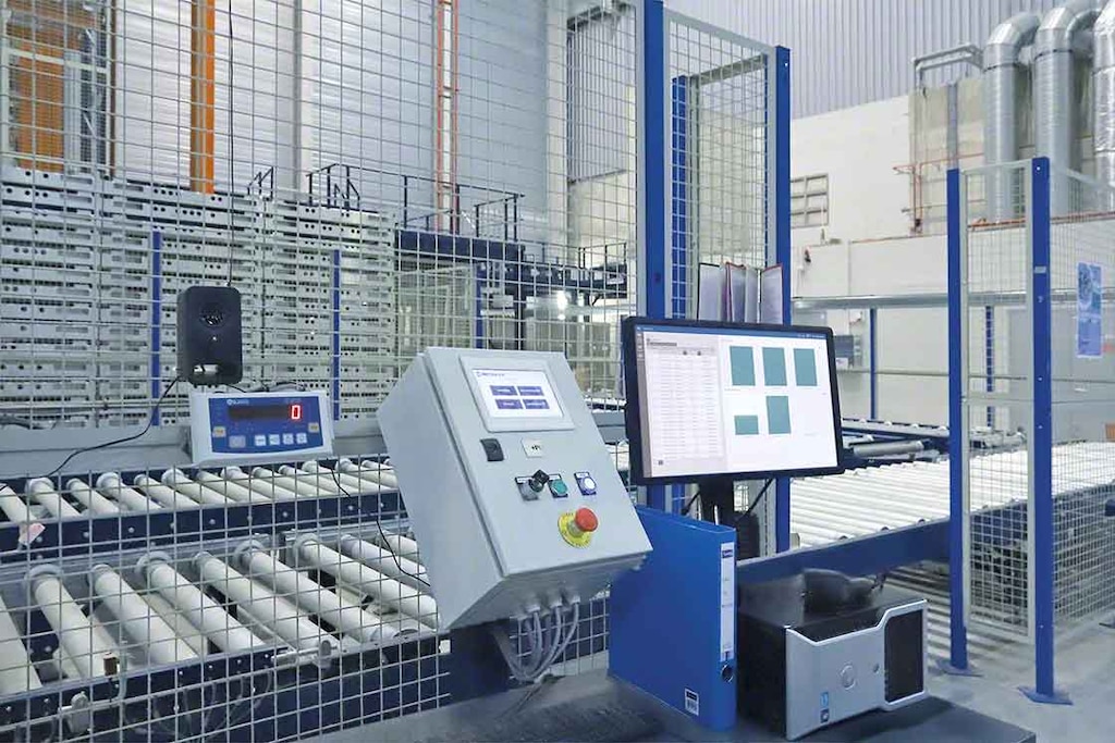 El software de control de los sistemas automáticos recibe actualizaciones periódicas al igual que el WMS El software de control de los sistemas automáticos recibe actualizaciones periódicas al igual que el WMS