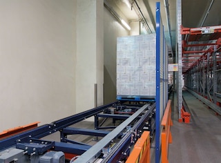 The transportation of loads between warehouses or production plants is part of a company's intralogistics operations