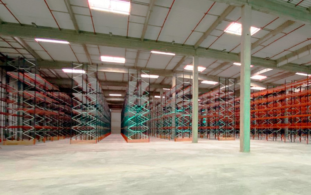 El almacén de Téréva en Francia posee una capacidad para más de 23.500 paletas