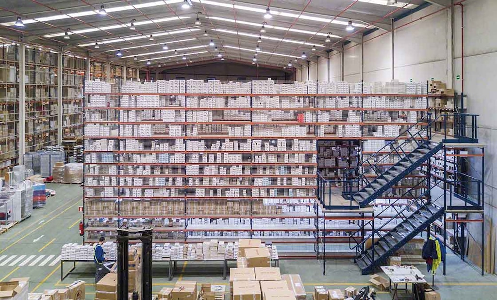Las pasarelas ayudan a maximizar el espacio en almacenes de operadores logísticos especializados en e-commerce Las pasarelas ayudan a maximizar el espacio en almacenes de operadores logísticos especializados en e-commerce