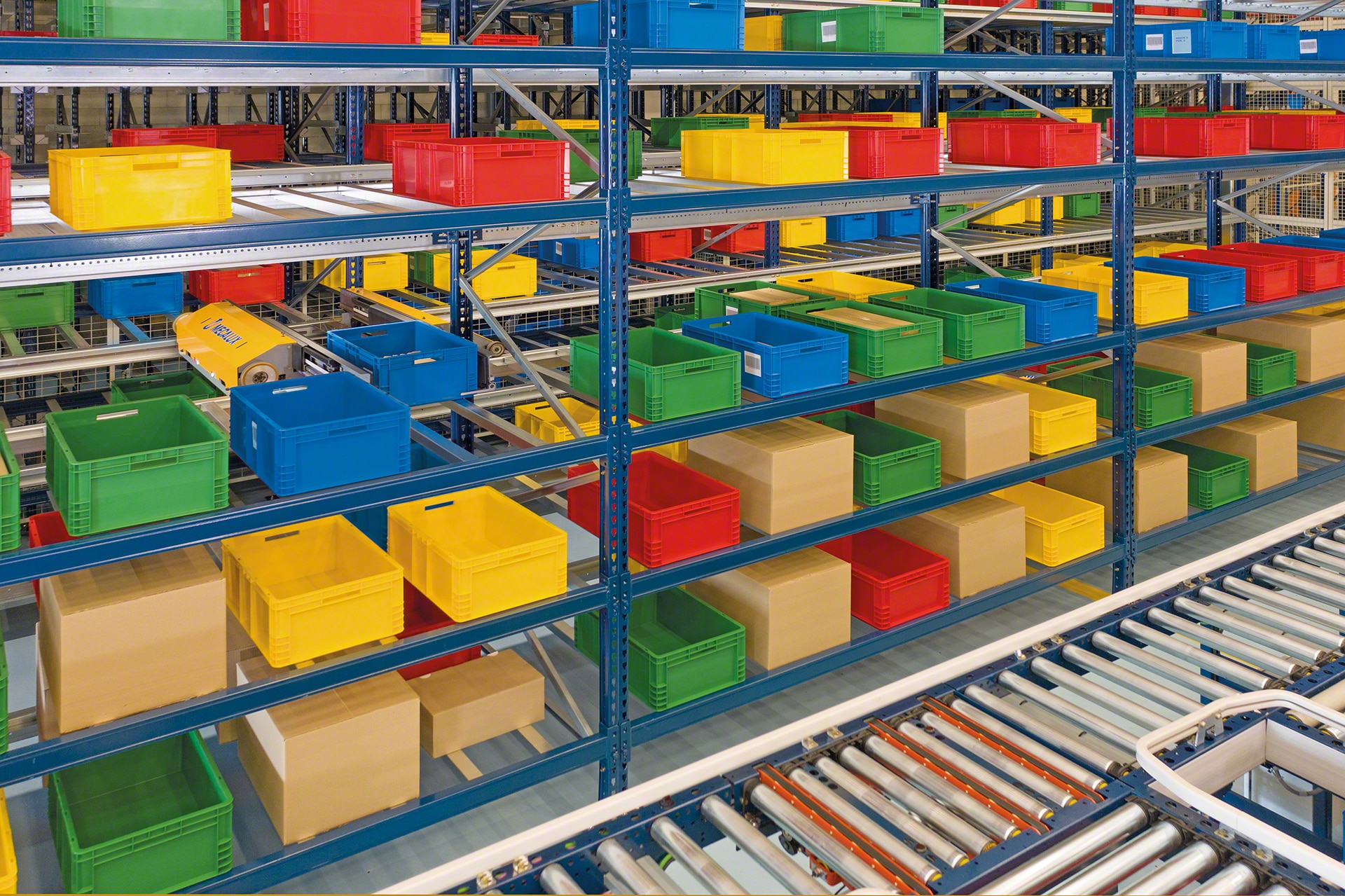 El Sistema Shuttle puede gestionar distintos tipos de cajas, de plástico o cartón, y de múltiples tamaños